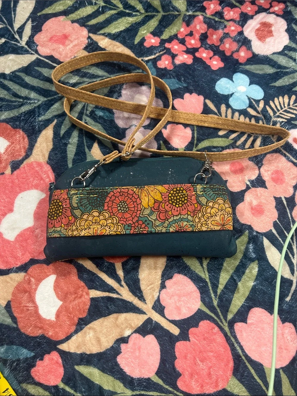 Nwot Sew corky Floral Crossbody Bag in Multicolor